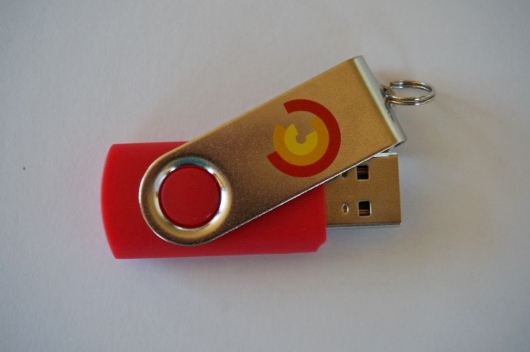 16GB USB-Stick Rot Bild anzeigen